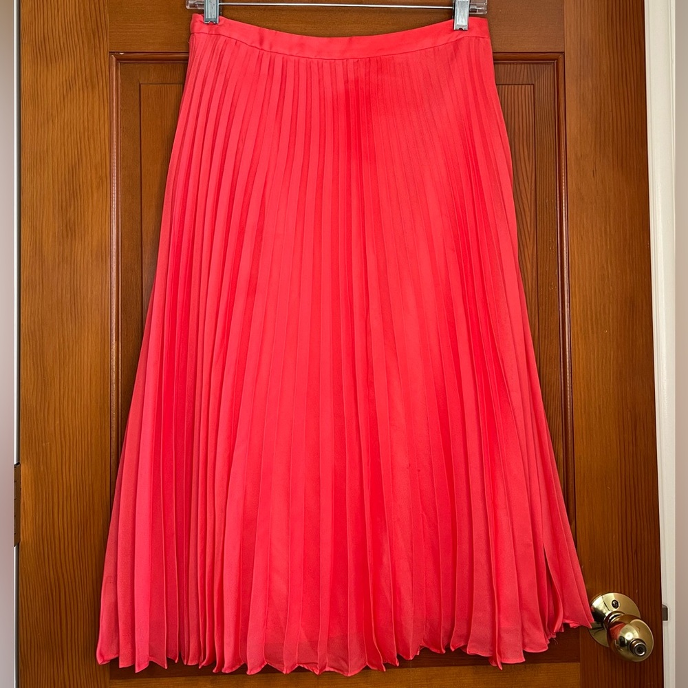 Ann Taylor Loft Pleated skirt